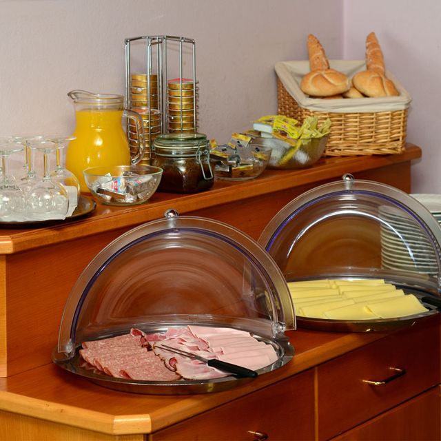 Zimmer mit Frühstücksbuffet