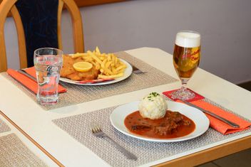 Schnitzel und Gulasch
